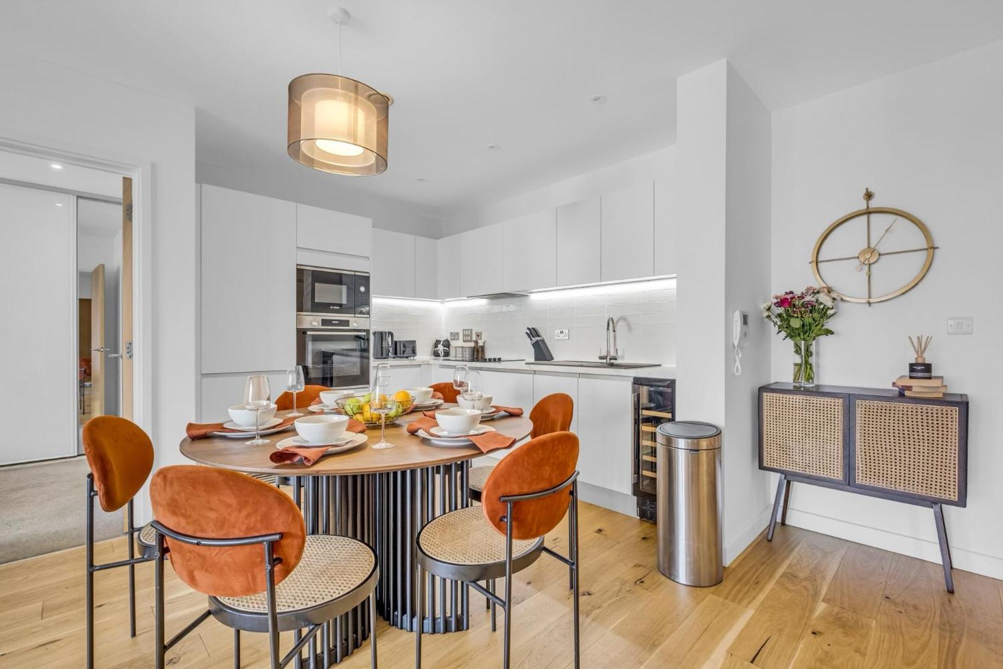 Luxurious & Glamorous Centrally Located 2 Bedroom 2 Bathroom Apartment - Central Birmingham - Secure Parking - Netflix エクステリア 写真