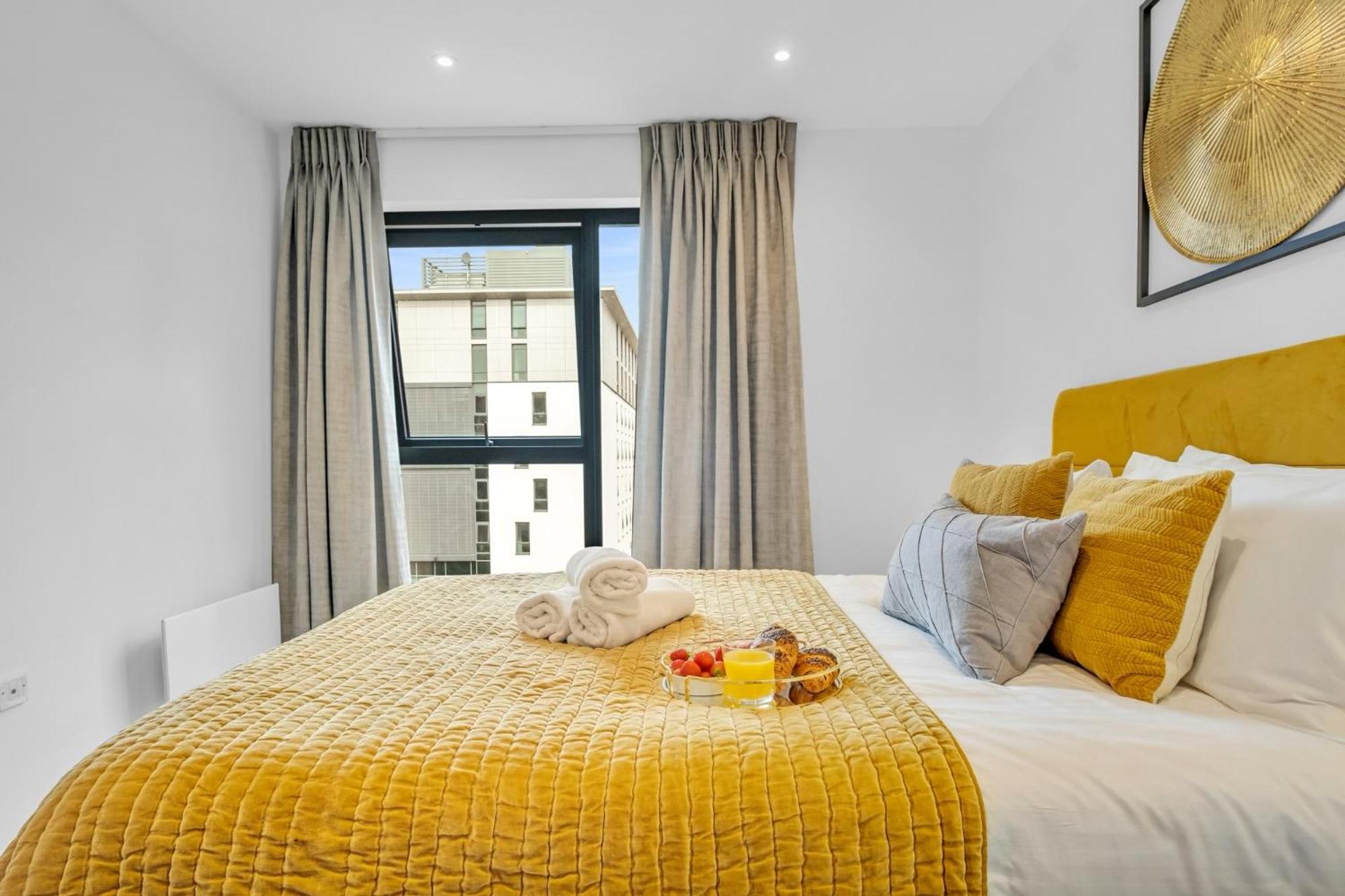 Luxurious & Glamorous Centrally Located 2 Bedroom 2 Bathroom Apartment - Central Birmingham - Secure Parking - Netflix エクステリア 写真