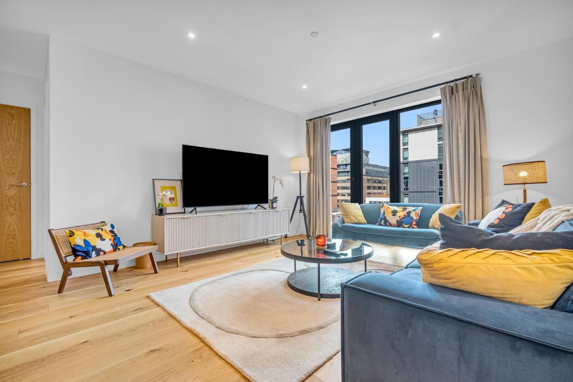 Luxurious & Glamorous Centrally Located 2 Bedroom 2 Bathroom Apartment - Central Birmingham - Secure Parking - Netflix エクステリア 写真