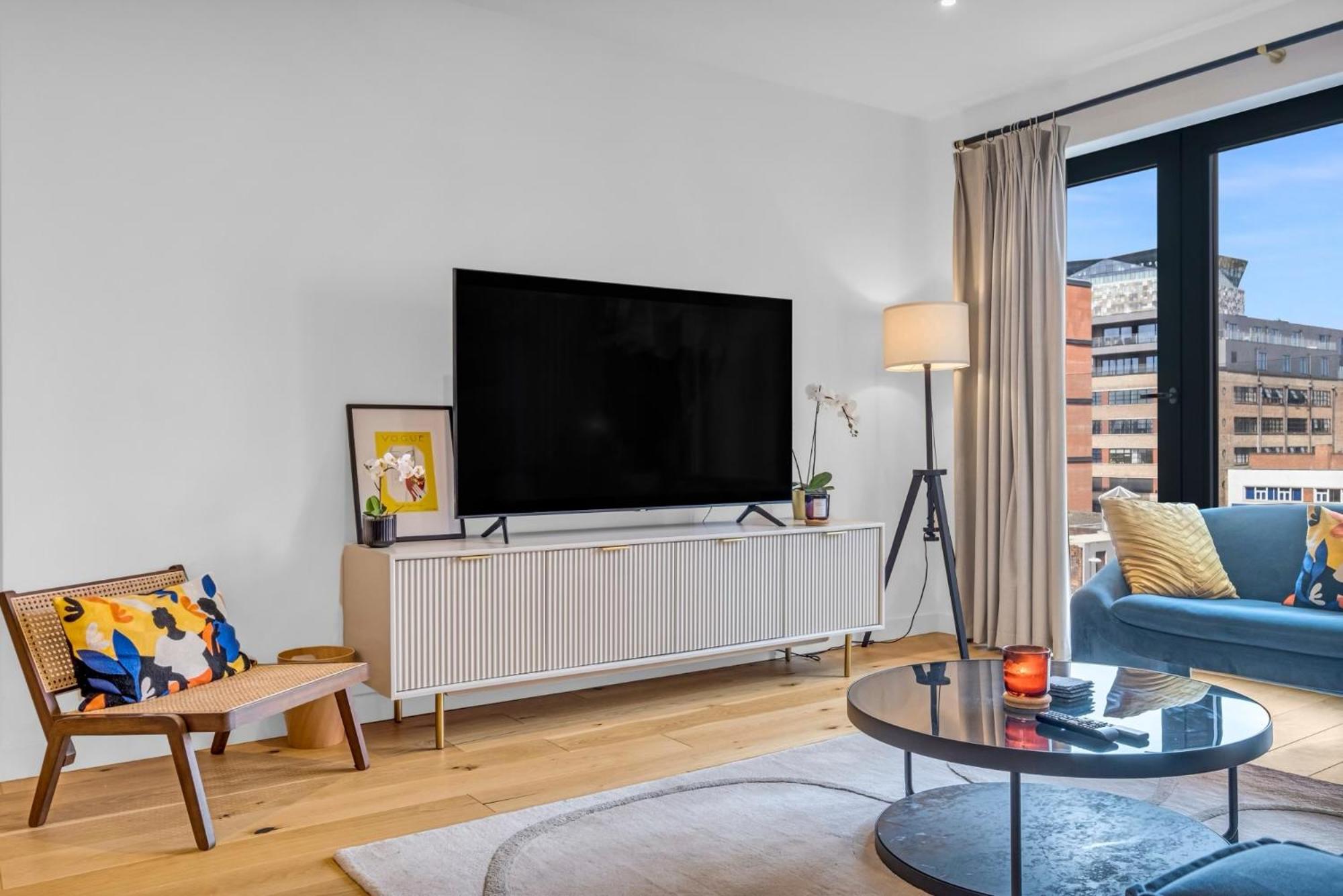 Luxurious & Glamorous Centrally Located 2 Bedroom 2 Bathroom Apartment - Central Birmingham - Secure Parking - Netflix エクステリア 写真