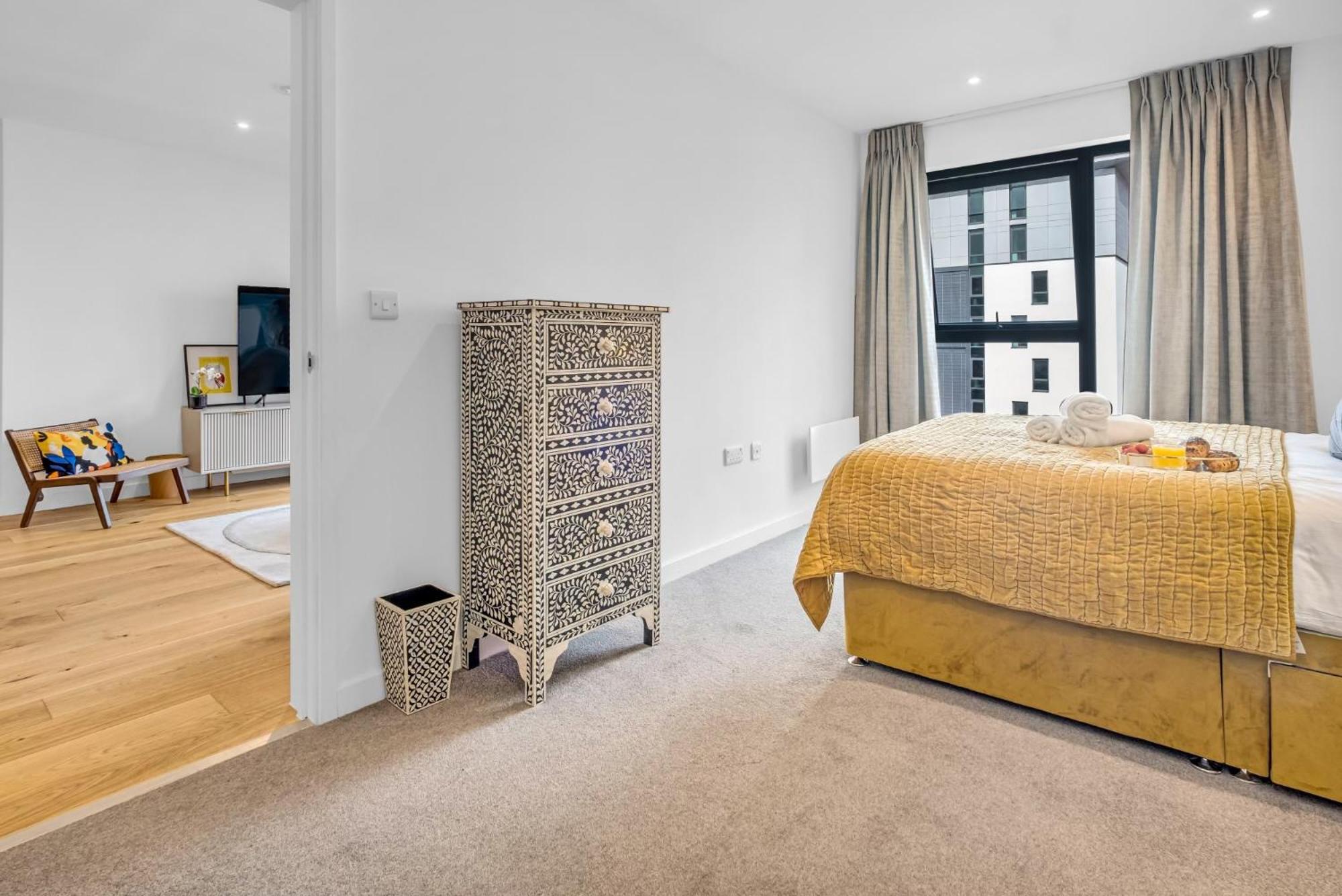 Luxurious & Glamorous Centrally Located 2 Bedroom 2 Bathroom Apartment - Central Birmingham - Secure Parking - Netflix エクステリア 写真