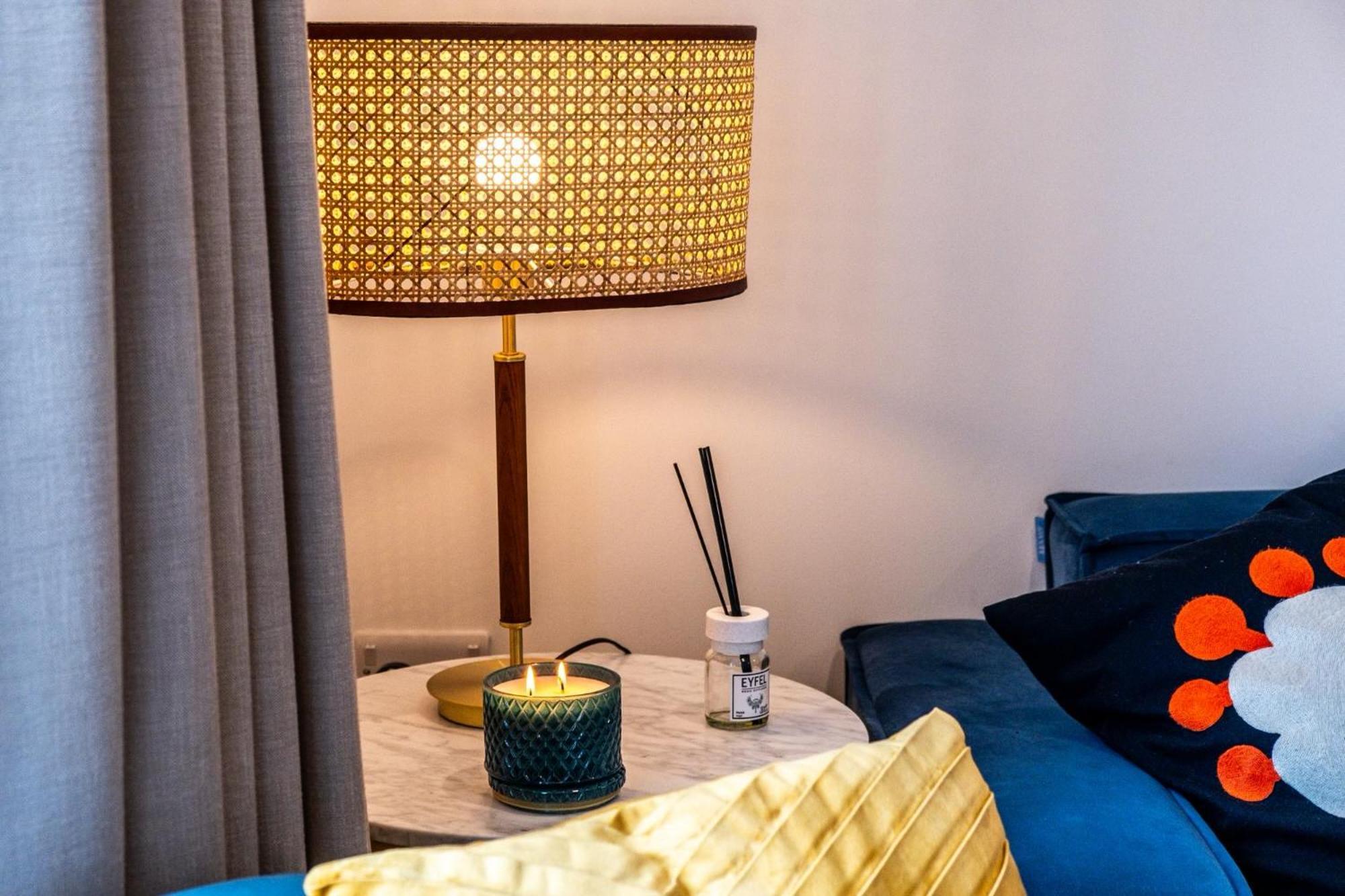Luxurious & Glamorous Centrally Located 2 Bedroom 2 Bathroom Apartment - Central Birmingham - Secure Parking - Netflix エクステリア 写真